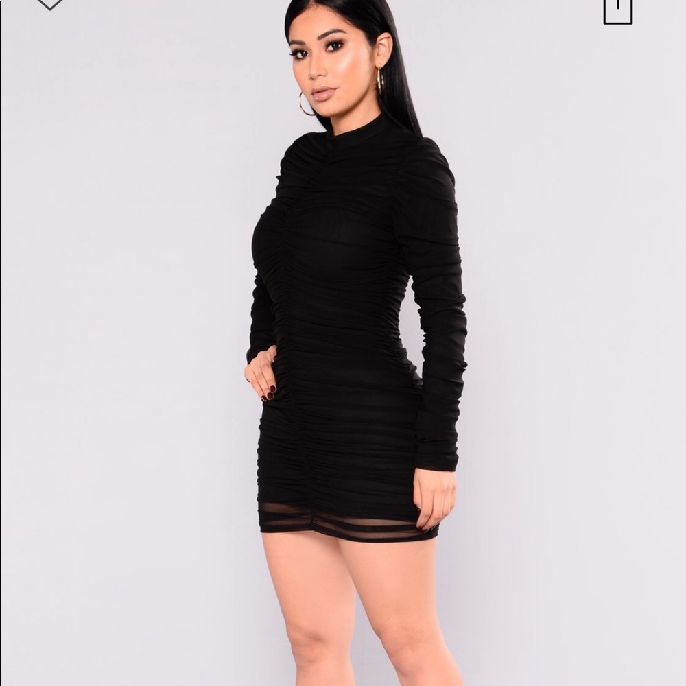 Fashion Nova Dress : Paparazzi Ruched Dress- Black
